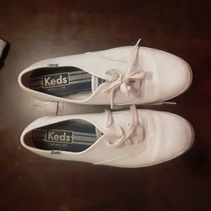 White faux leather keds